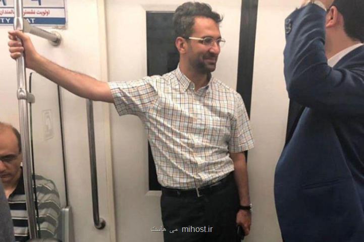 عكس مترو سواری آذری جهرمی در سه شنبه بدون خودرو